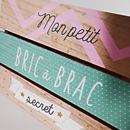 Les Remparts De Caroline, Au Pied De La Cite. *