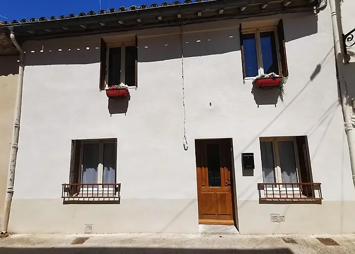 Holiday home Les Remparts De Caroline, Au Pied De La Cite.