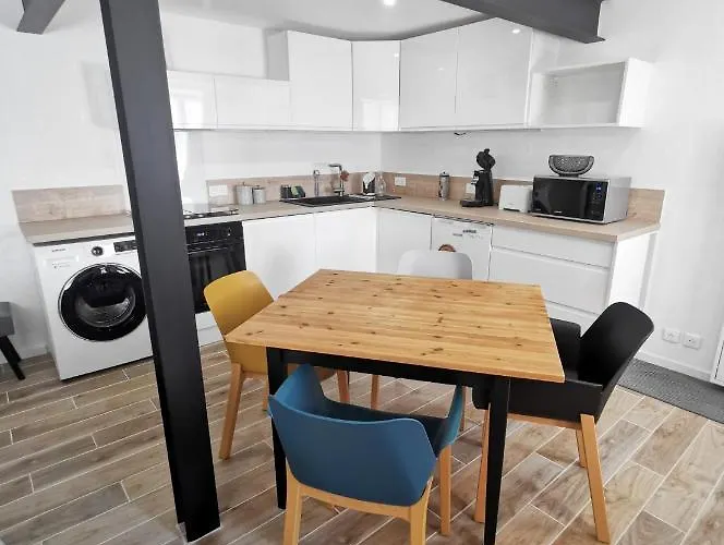 Holiday home Les Remparts De Caroline, Au Pied De La Cite.