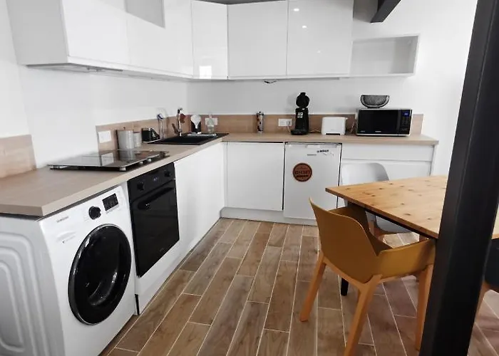 Les Remparts De Caroline, Au Pied De La Cite. Holiday home