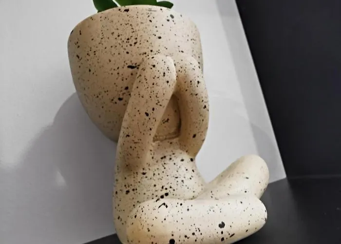 Les Remparts De Caroline, Au Pied De La Cite. Holiday home Carcassonne